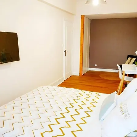 157m2, 4 Chambres, 4 Salles De Bains, 2 Wc, 2 Parkings En Hypercentre