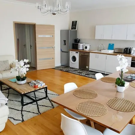 157m2, 4 Chambres, 4 Salles De Bains, 2 Wc, 2 Parkings En Hypercentre * Valence (Drome)