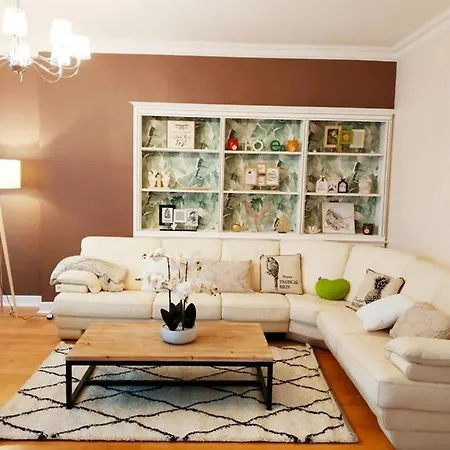 Appartement 157m2, 4 Chambres, 4 Salles De Bains, 2 Wc, 2 Parkings En Hypercentre