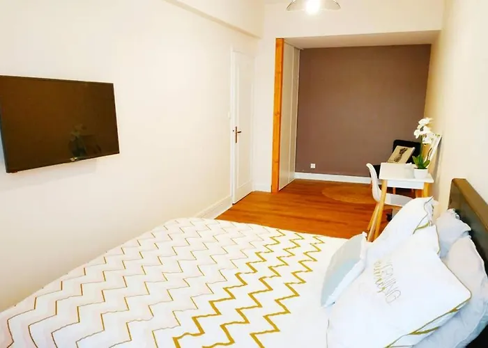 157m2, 4 Chambres, 4 Salles De Bains, 2 Wc, 2 Parkings En Hypercentre