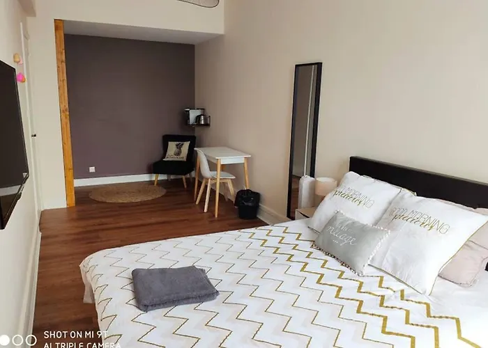 157m2, 4 Chambres, 4 Salles De Bains, 2 Wc, 2 Parkings En Hypercentre *