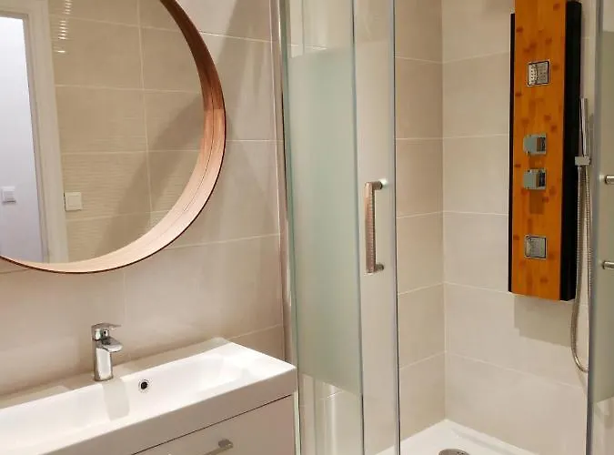 157m2, 4 Chambres, 4 Salles De Bains, 2 Wc, 2 Parkings En Hypercentre Apartman