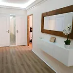 157m2, 4 Chambres, 4 Salles De Bains, 2 Wc, 2 Parkings En Hypercentre *