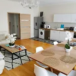157m2, 4 Chambres, 4 Salles De Bains, 2 Wc, 2 Parkings En Hypercentre * Valence (Drome)