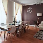 Apartment 157m2, 4 Chambres, 4 Salles De Bains, 2 Wc, 2 Parkings En Hypercentre *