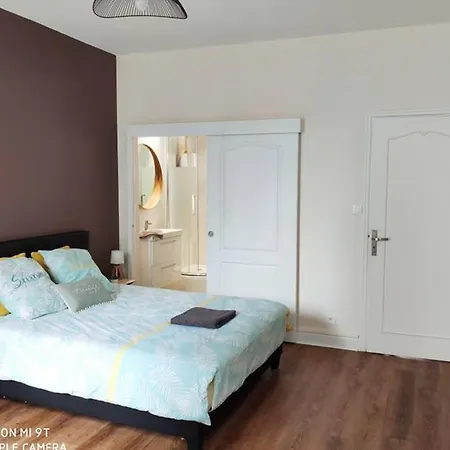 Apartment 157m2, 4 Chambres, 4 Salles De Bains, 2 Wc, 2 Parkings En Hypercentre *