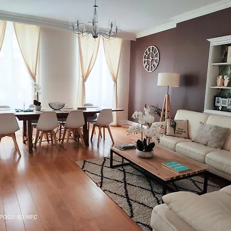 157m2, 4 Chambres, 4 Salles De Bains, 2 Wc, 2 Parkings En Hypercentre Apartment