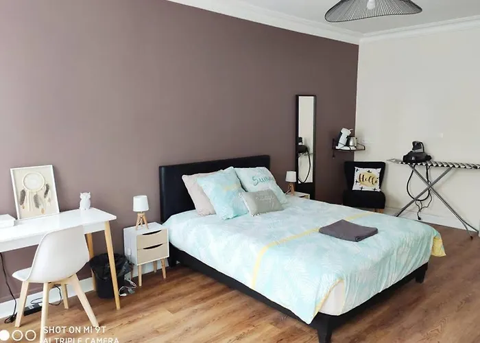 아파트 157m2, 4 Chambres, 4 Salles De Bains, 2 Wc, 2 Parkings En Hypercentre *