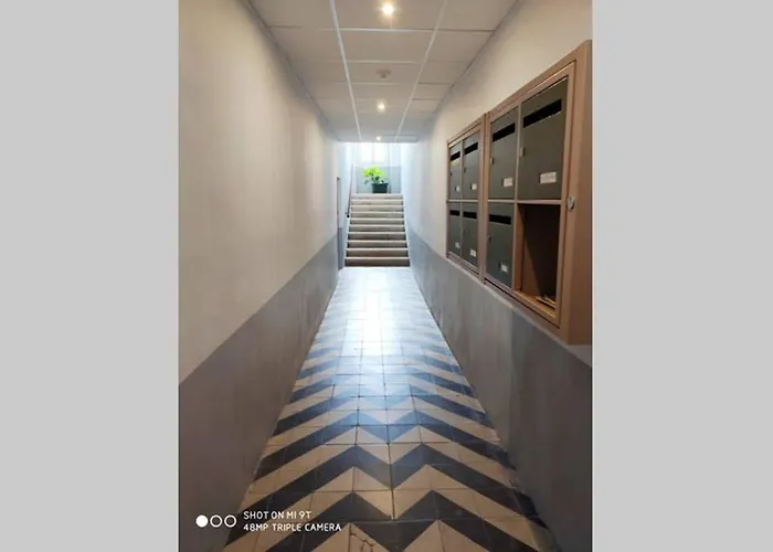 157m2, 4 Chambres, 4 Salles De Bains, 2 Wc, 2 Parkings En Hypercentre *